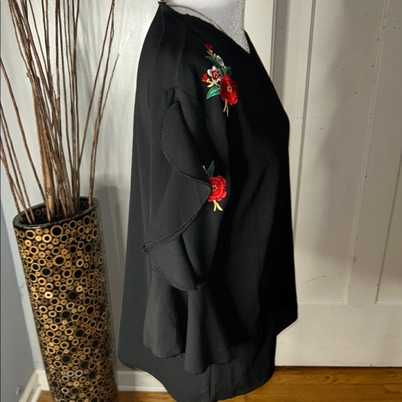 Red and Black Embellished Boxy Blouse - Picture 4 of 8